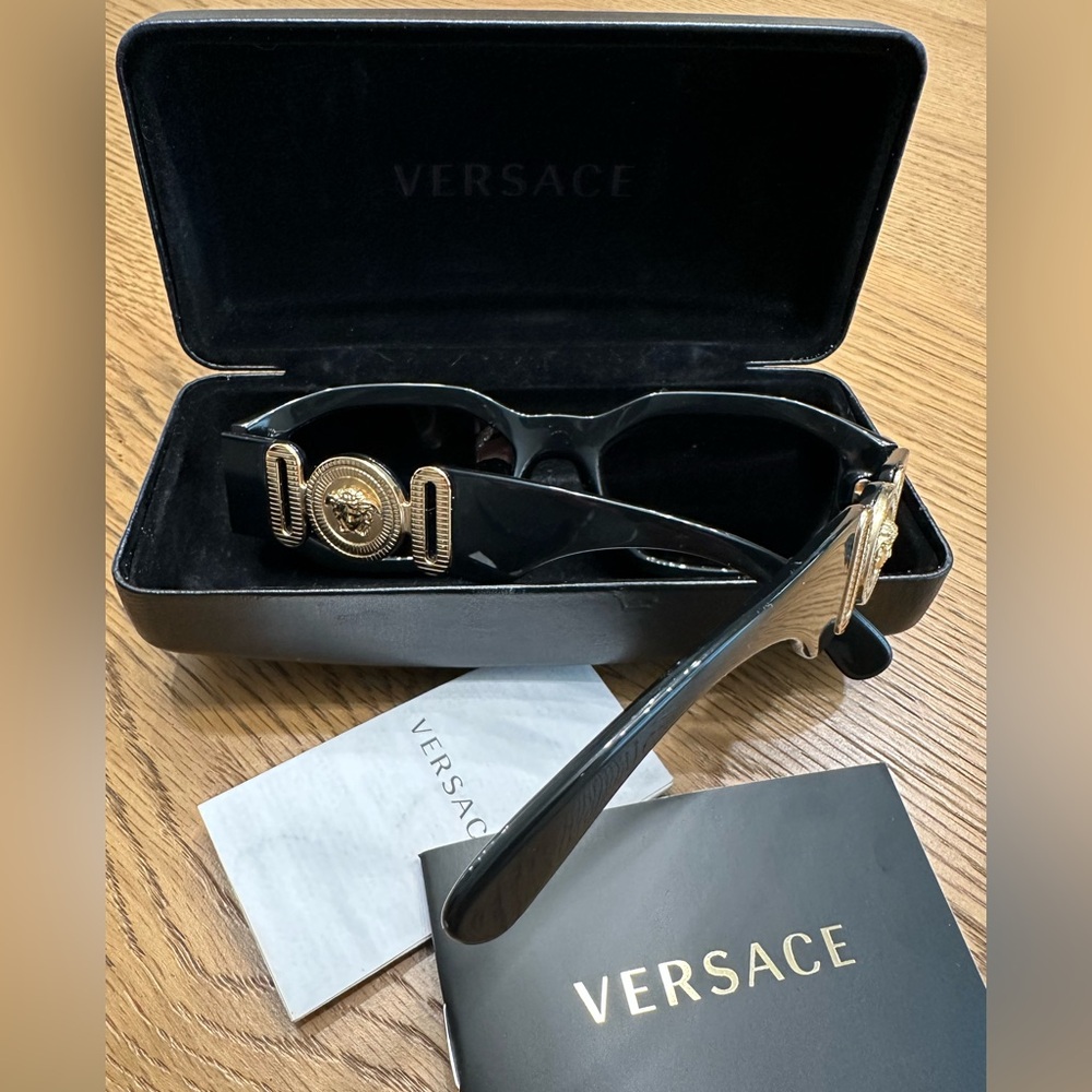 Versace Medusa biggie sunglasses AUTHENTIC/USED CONDITION